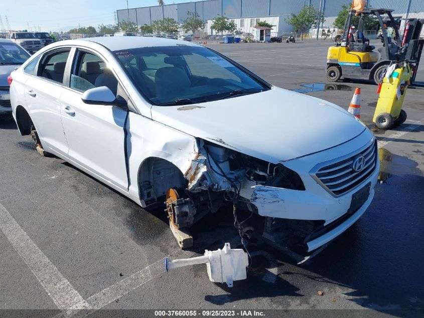 2015 HYUNDAI SONATA 2.4L SE - 5NPE24AF8FH169043