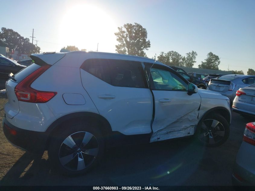 2020 VOLVO XC40 MOMENTUM YV4AC2HK8L2251805