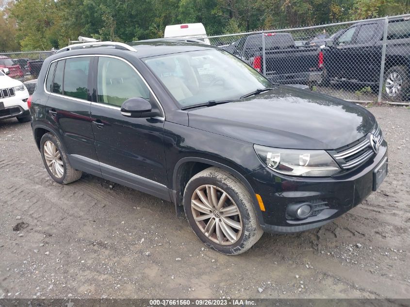 2013 VOLKSWAGEN TIGUAN SE W/SUNROOF & NAV - WVGBV7AX9DW554411