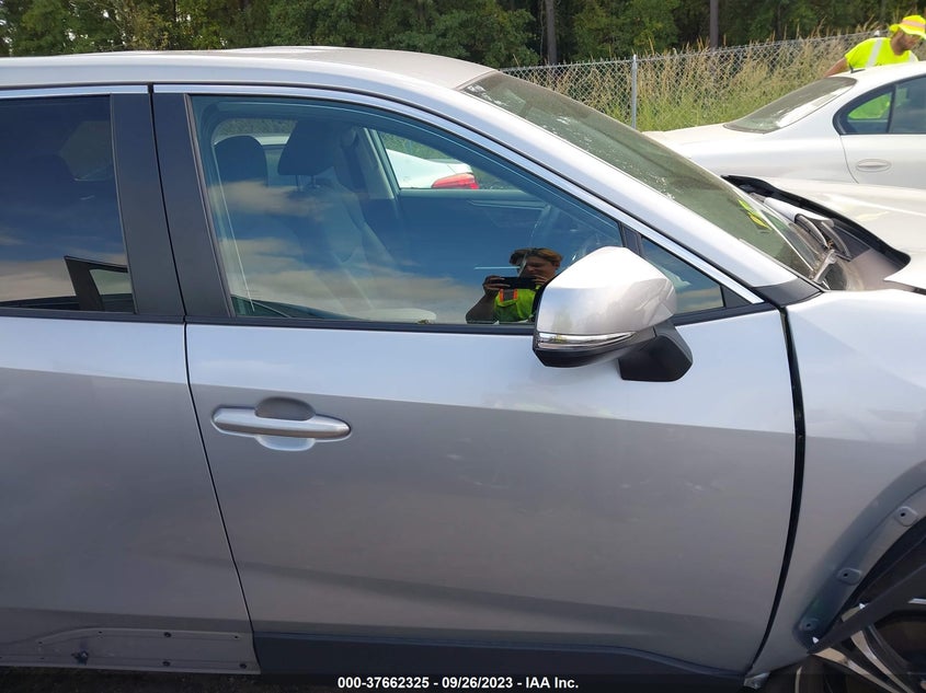 VIN 2T3K1RFV4NW221438 2022 TOYOTA RAV4 LE