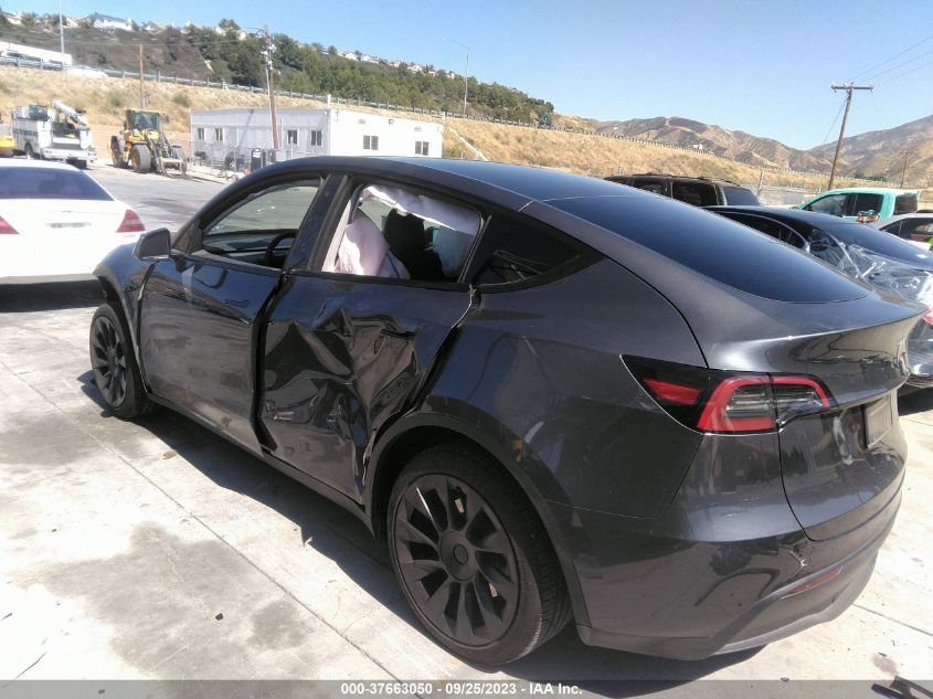 7SAYGAEE2PF633638 Tesla Model Y LONG RANGE 3