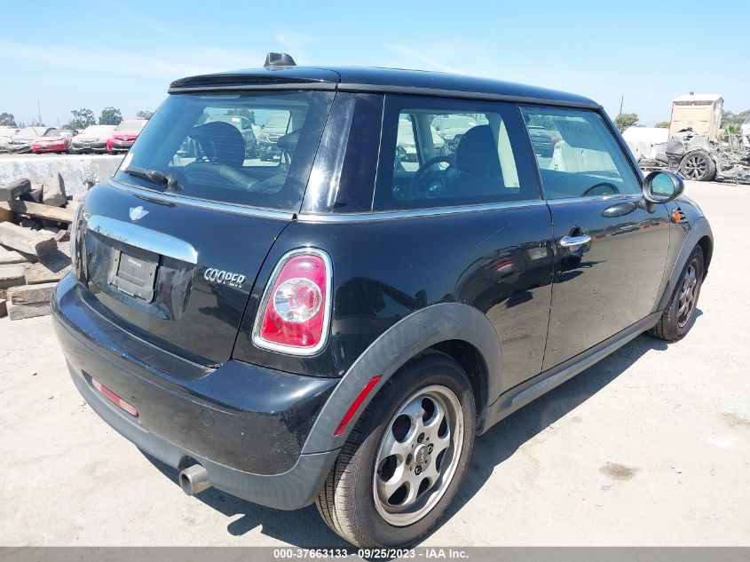 2013 MINI COOPER HARDTOP - WMWSU3C51DT690624