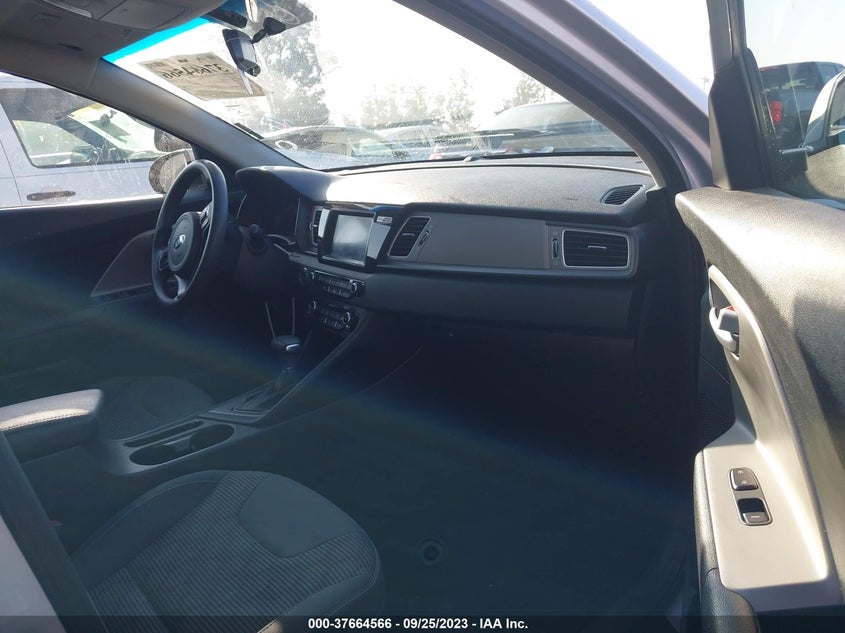 VIN KNDCB3LC3K5318926 2019 KIA NIRO LX