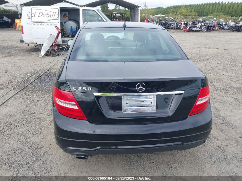 2013 MERCEDES-BENZ C 250 SPORT/LUXURY WDDGF4HB1DA876673