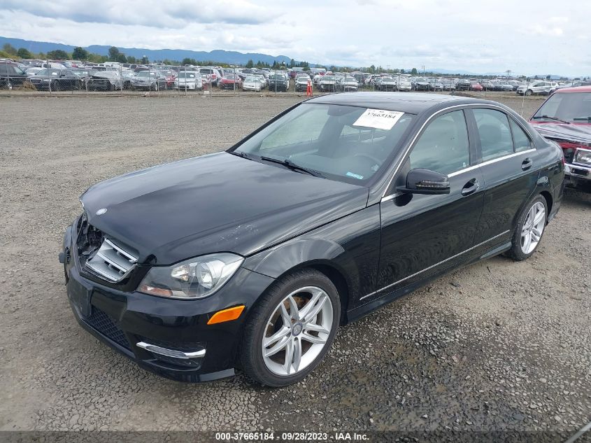 2013 MERCEDES-BENZ C 250 SPORT/LUXURY WDDGF4HB1DA876673