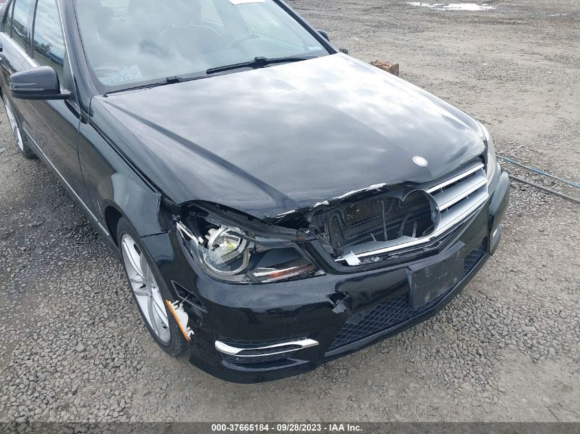 2013 MERCEDES-BENZ C 250 SPORT/LUXURY WDDGF4HB1DA876673