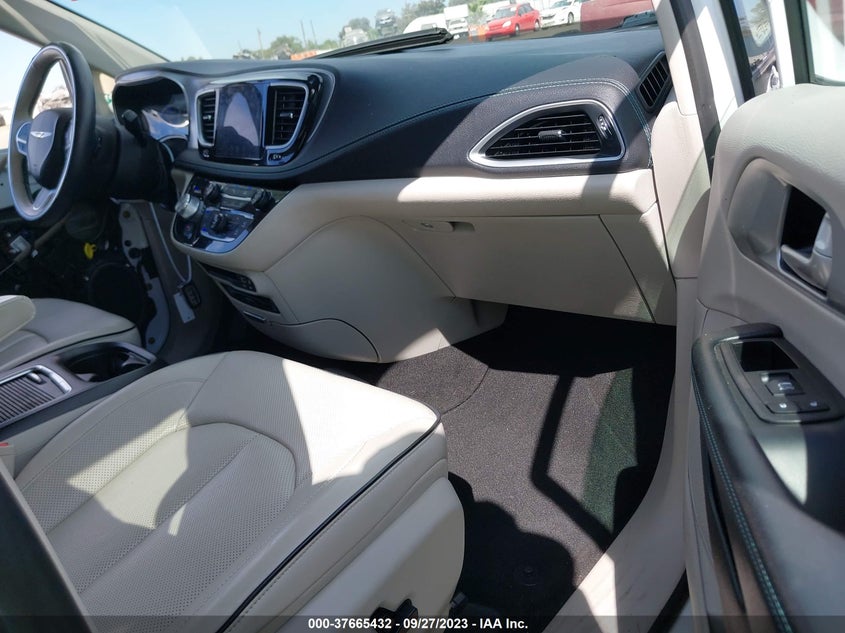 VIN 2C4RC1N77JR230409 2018 CHRYSLER PACIFICA HYBRID LIMITED