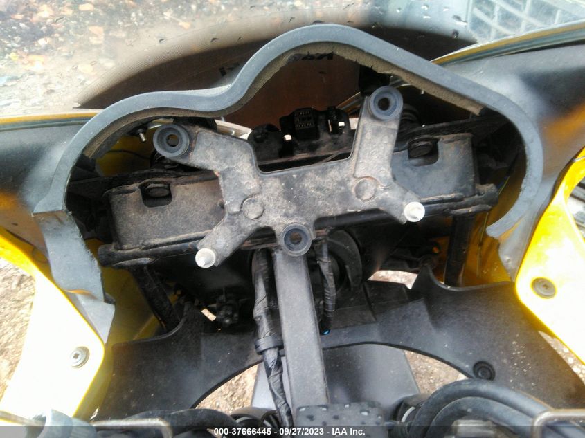 2003 KAWASAKI ZR750 G JKAZRDH163A010381