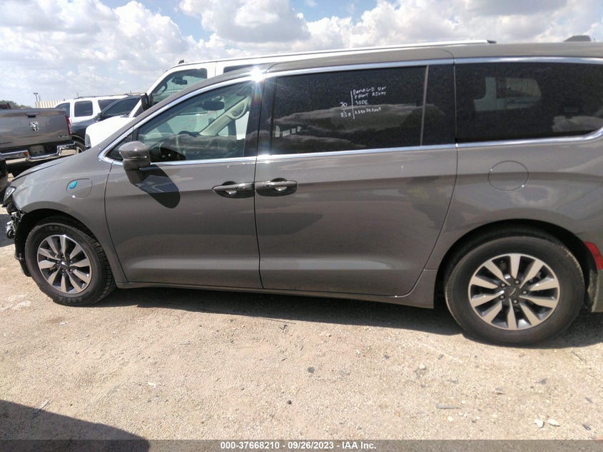 VIN 2C4RC1L73NR147987 2022 CHRYSLER PACIFICA HYBRID TOURING L