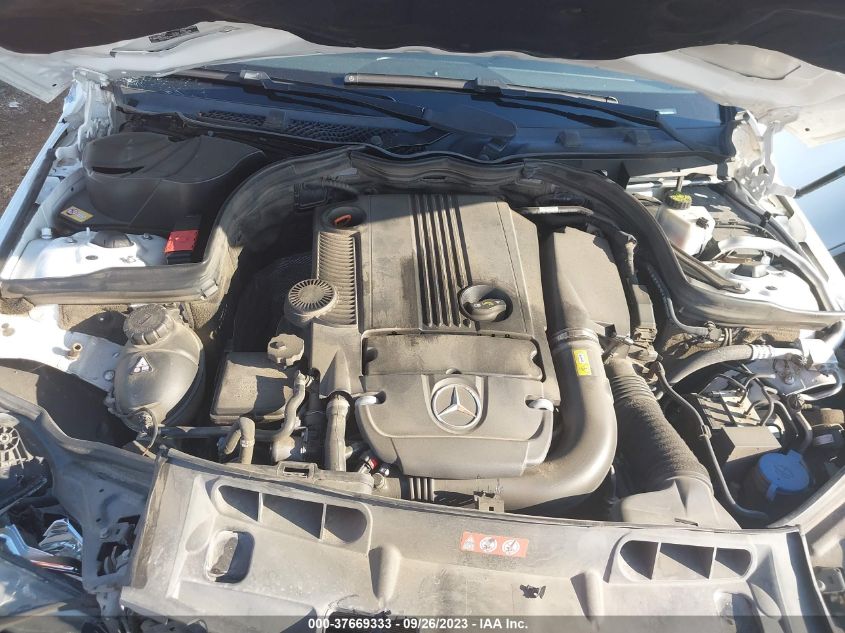2013 MERCEDES-BENZ C 250 SPORT/LUXURY - WDDGF4HB8DR296628