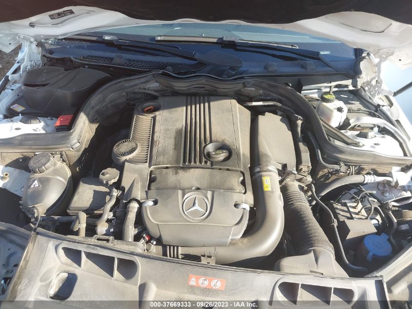 2013 MERCEDES-BENZ C 250 SPORT/LUXURY - WDDGF4HB8DR296628