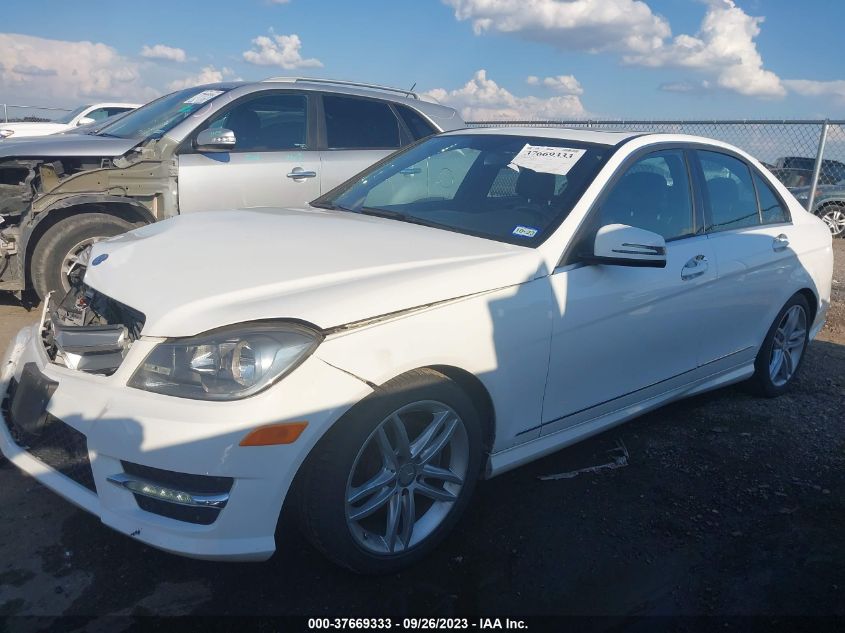 2013 MERCEDES-BENZ C 250 SPORT/LUXURY - WDDGF4HB8DR296628