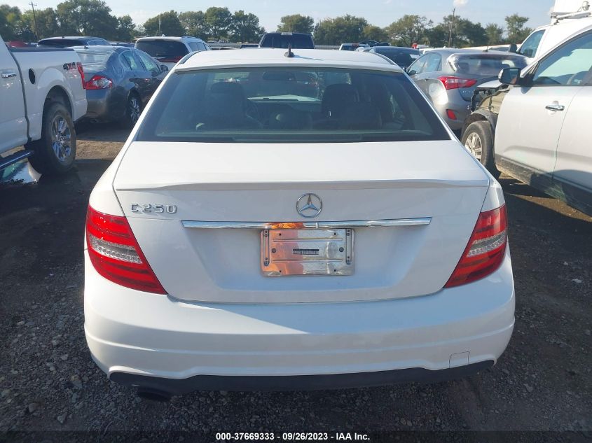 2013 MERCEDES-BENZ C 250 SPORT/LUXURY - WDDGF4HB8DR296628