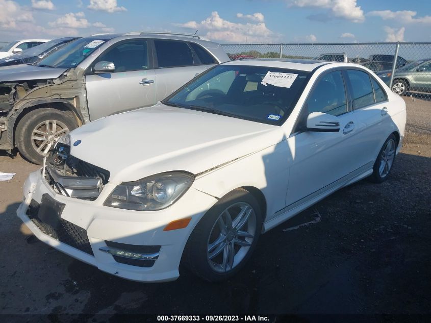 2013 MERCEDES-BENZ C 250 SPORT/LUXURY - WDDGF4HB8DR296628