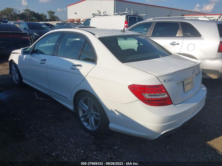 2013 MERCEDES-BENZ C 250 SPORT/LUXURY - WDDGF4HB8DR296628