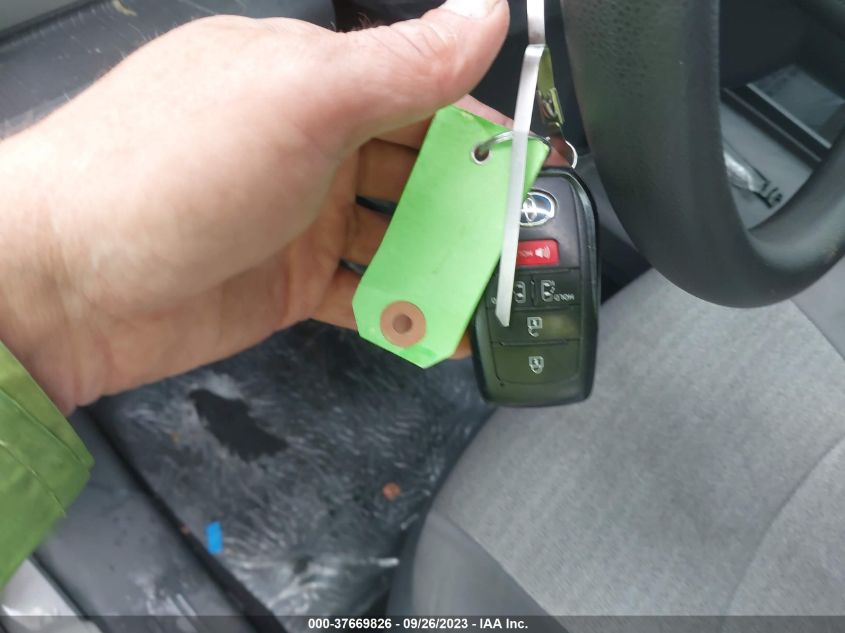2021 TOYOTA SIENNA LE - 5TDKRKEC2MS029239