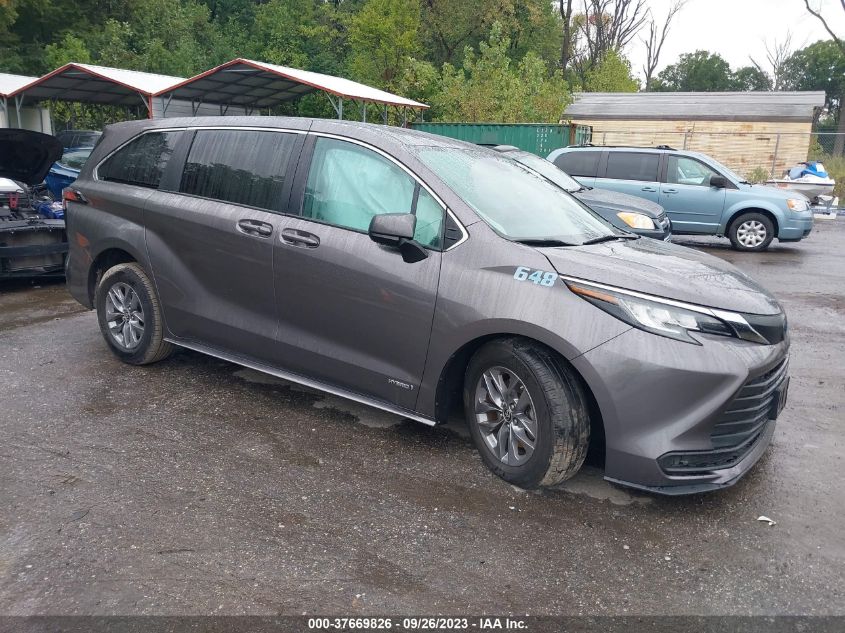 2021 TOYOTA SIENNA LE - 5TDKRKEC2MS029239