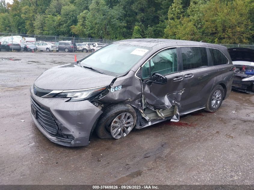 2021 TOYOTA SIENNA LE - 5TDKRKEC2MS029239