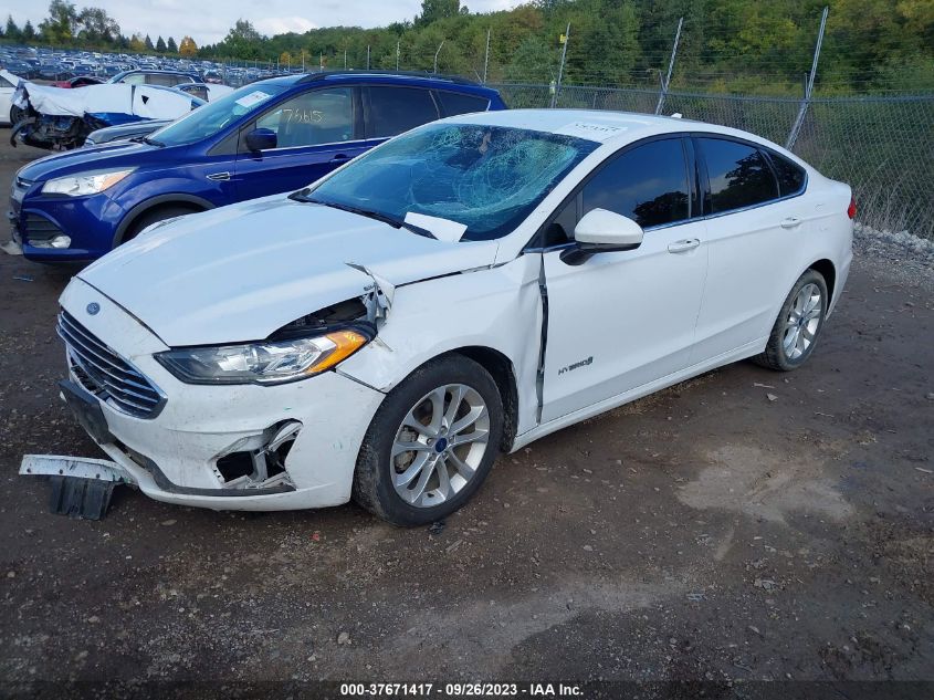 3FA6P0LU2KR222763 Ford Fusion Hybrid SE 2