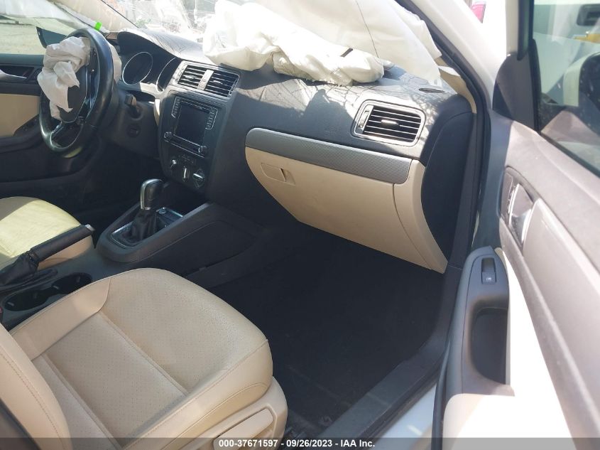 2017 VOLKSWAGEN JETTA 1.4T SE - 3VWDB7AJXHM309184