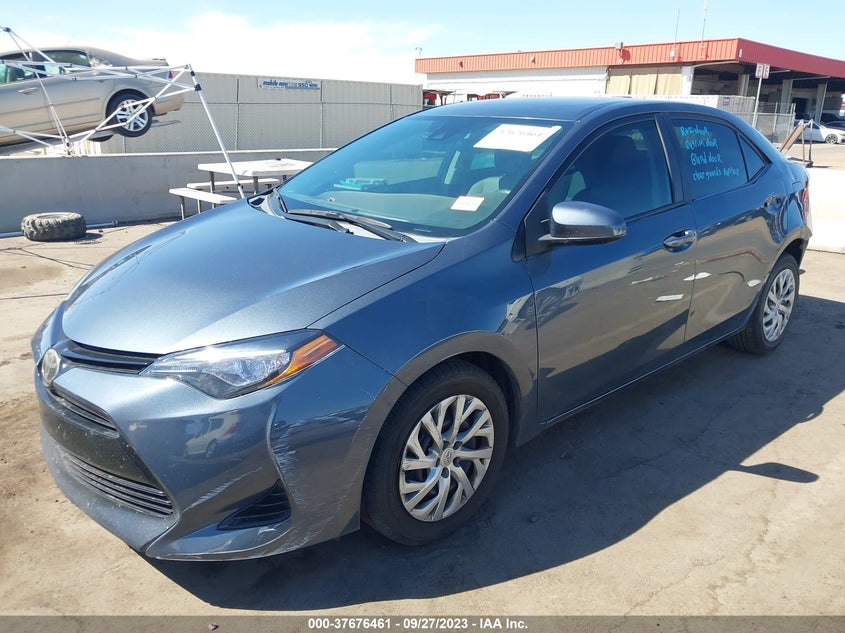 VIN 2T1BURHE9JC047990 2018 TOYOTA COROLLA LE