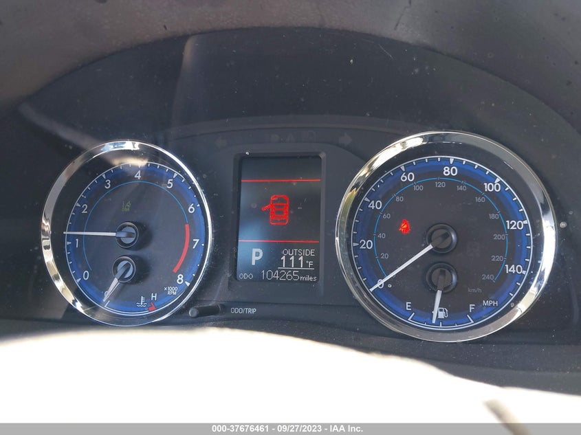 VIN 2T1BURHE9JC047990 2018 TOYOTA COROLLA LE