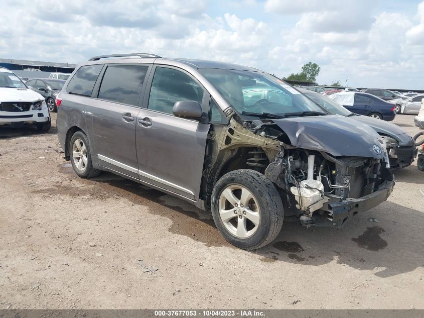 5TDKZ3DC9HS851761 2017 TOYOTA SIENNA, photo no. 1