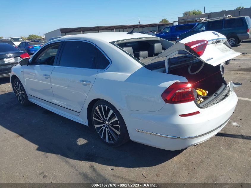 2017 VOLKSWAGEN PASSAT R-LINE W/COMFORT PKG - 1VWDT7A37HC068829