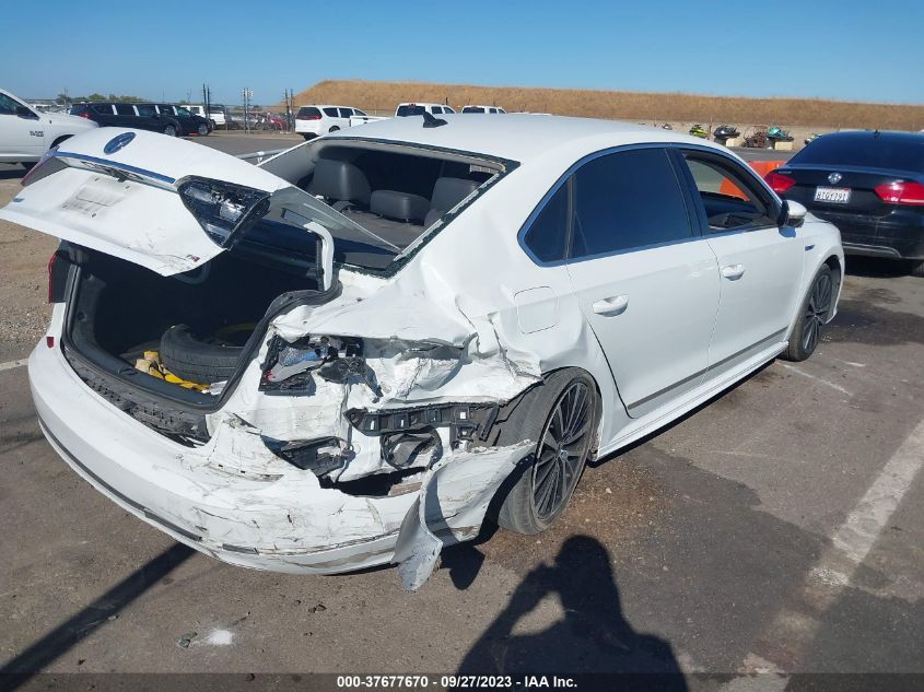 2017 VOLKSWAGEN PASSAT R-LINE W/COMFORT PKG - 1VWDT7A37HC068829