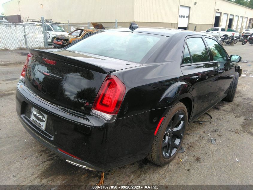 2C3CCABT5PH613906 Chrysler 300 S 4