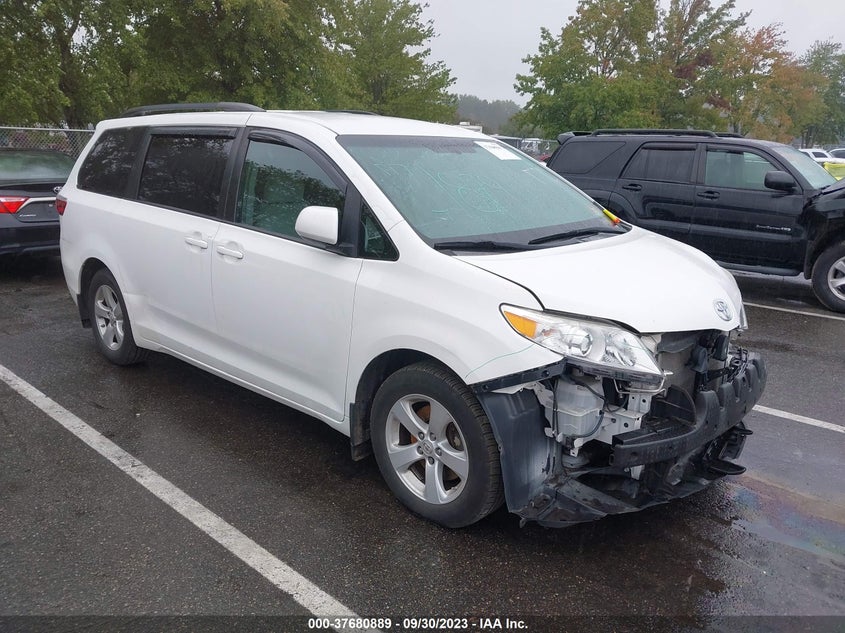 VIN 5TDKZ3DC3HS821249 2017 TOYOTA SIENNA LE