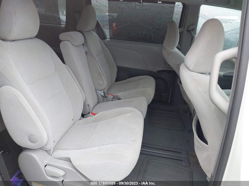 VIN 5TDKZ3DC3HS821249 2017 TOYOTA SIENNA LE