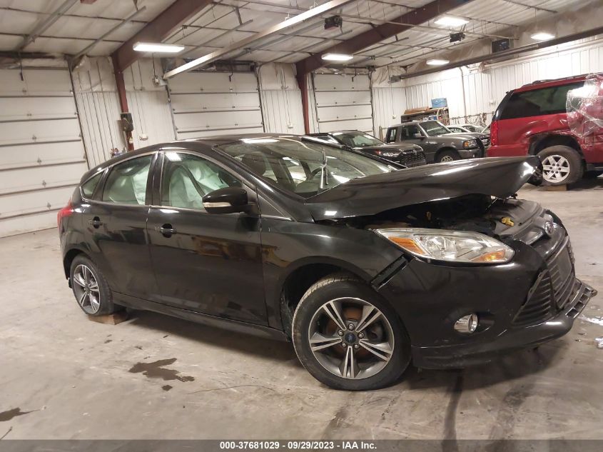 2014 FORD FOCUS SE - 1FADP3K23EL451089