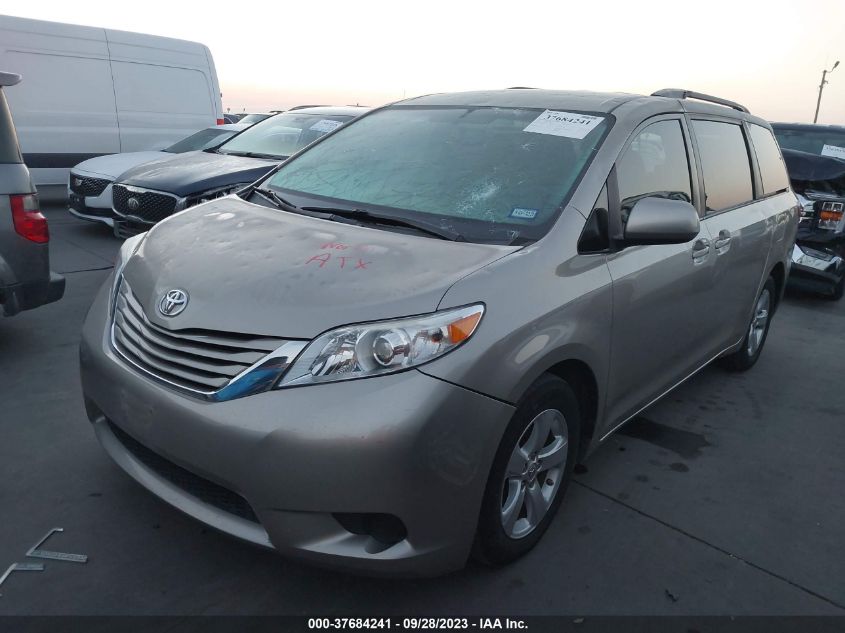 5TDKZ3DC8HS872441 2017 TOYOTA SIENNA, photo no. 2