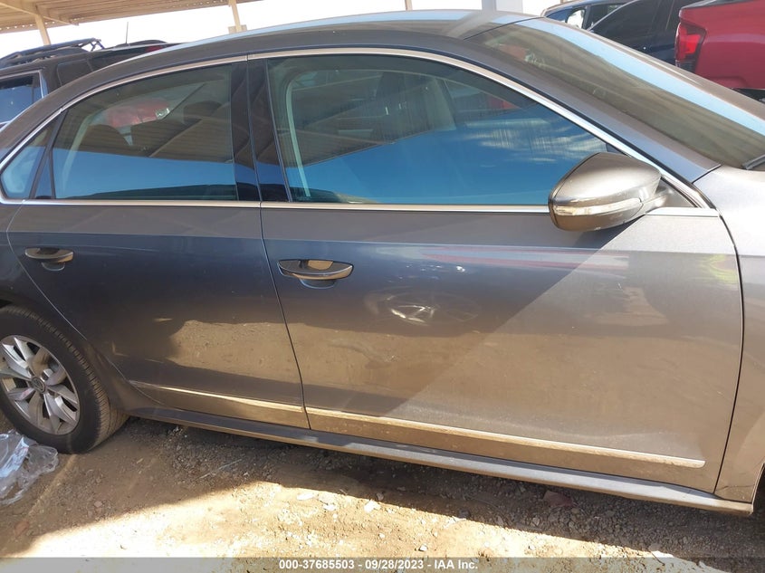 VIN 1VWAT7A31HC025137 2017 VOLKSWAGEN PASSAT S