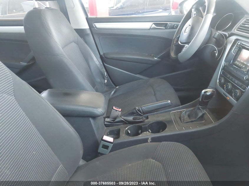 VIN 1VWAT7A31HC025137 2017 VOLKSWAGEN PASSAT S