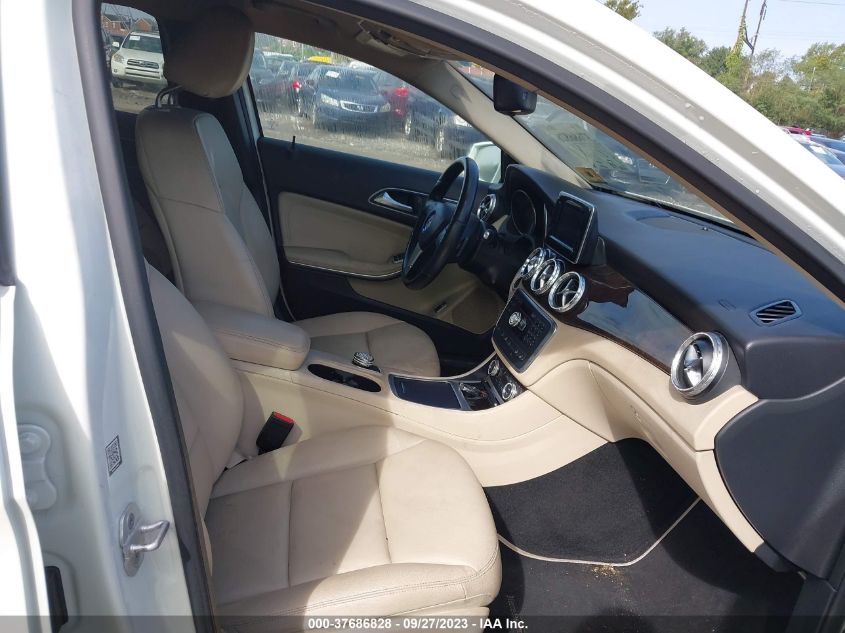 2015 MERCEDES-BENZ GLA 250 WDCTG4GB5FJ173274