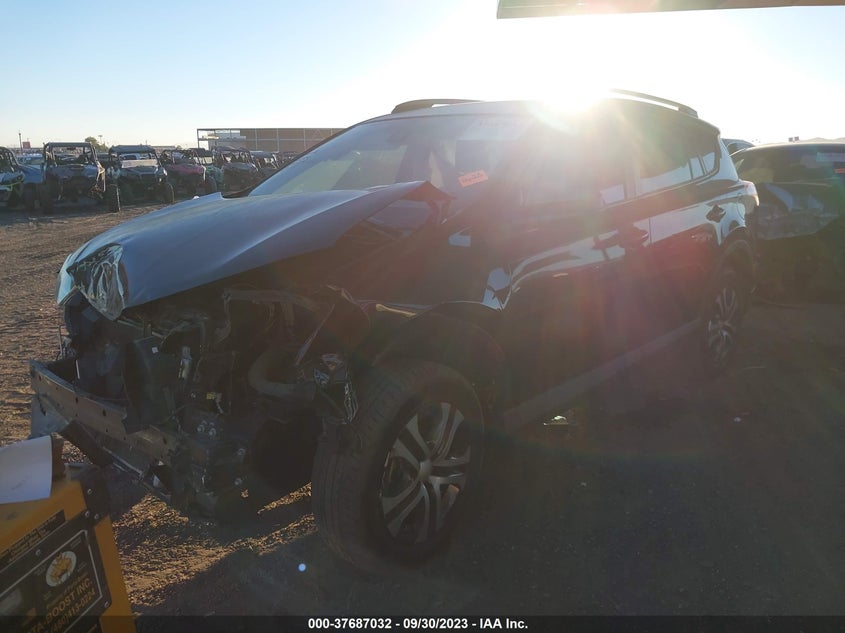 VIN 2T3ZFREV6JW497793 2018 TOYOTA RAV4 LE
