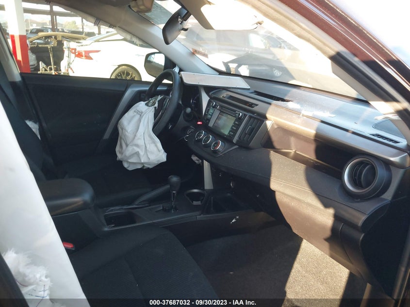 VIN 2T3ZFREV6JW497793 2018 TOYOTA RAV4 LE