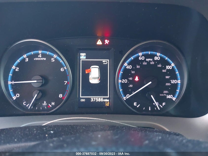 VIN 2T3ZFREV6JW497793 2018 TOYOTA RAV4 LE