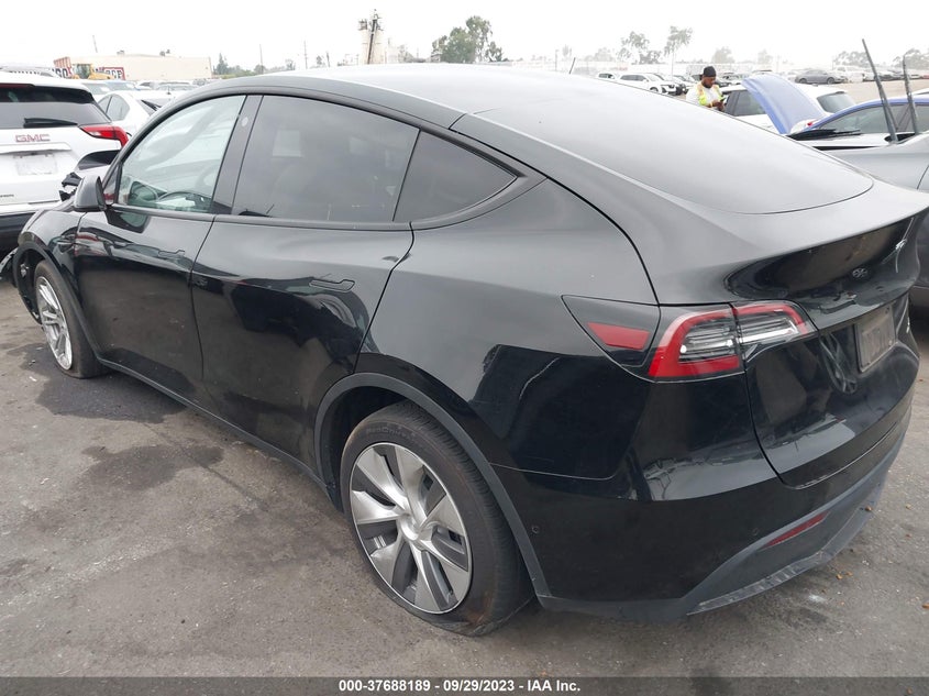 VIN 5YJYGDEE6MF240798 2021 TESLA MODEL Y LONG RANGE