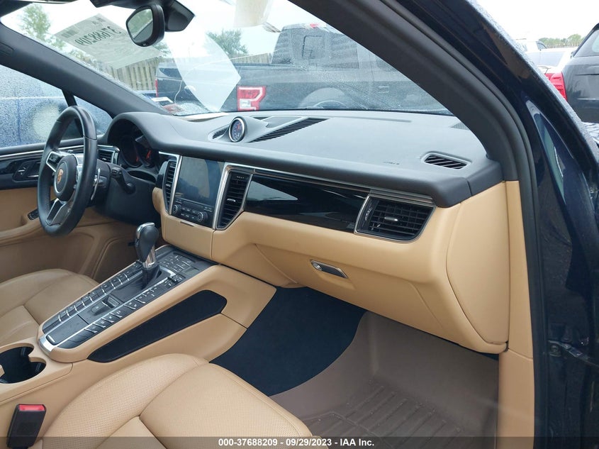 VIN WP1AA2A56JLB15739 2018 PORSCHE MACAN