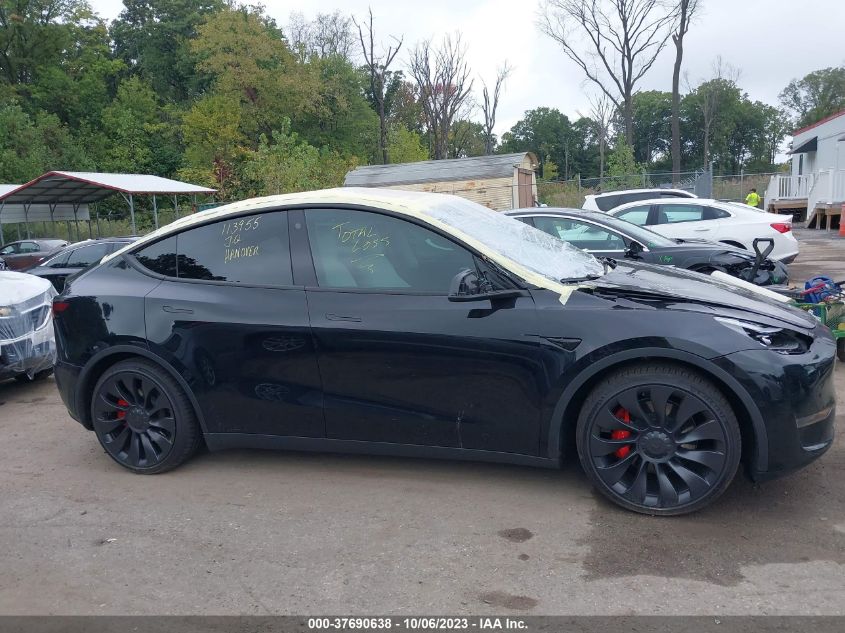 7SAYGDEF6NF548454 Tesla Model Y PERFORMANCE 12