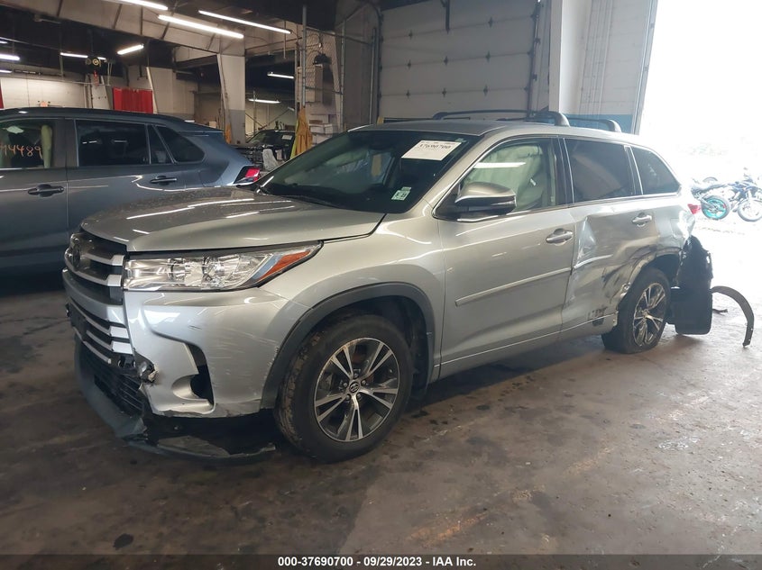 VIN 5TDBZRFH6JS862251 2018 TOYOTA HIGHLANDER LE/LE PLUS