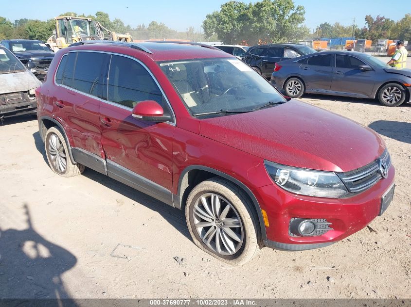 2013 VOLKSWAGEN TIGUAN SE W/SUNROOF & NAV - WVGAV7AX9DW027240