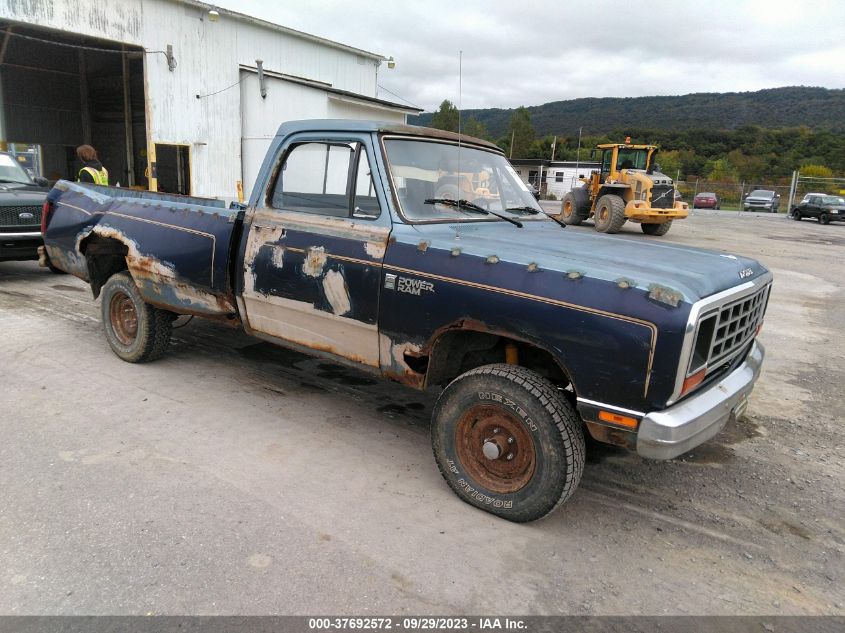 1B7HW14TXFS585419 DODGE W-SERIES Photo 1