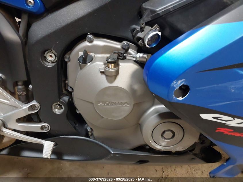 2004 HONDA CBR600 RR - JH2PC37074M102320