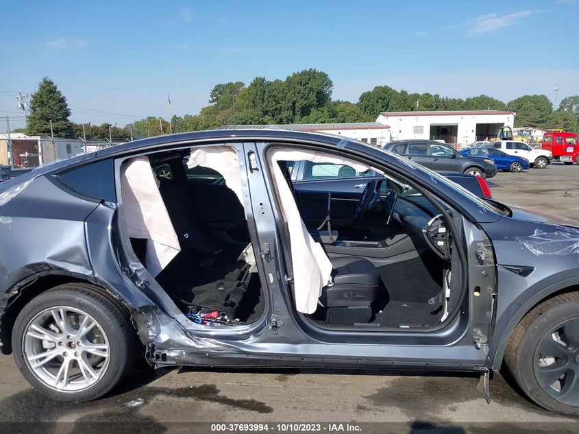 VIN 7SAYGAEE8PF686358 2023 TESLA MODEL Y LONG RANGE