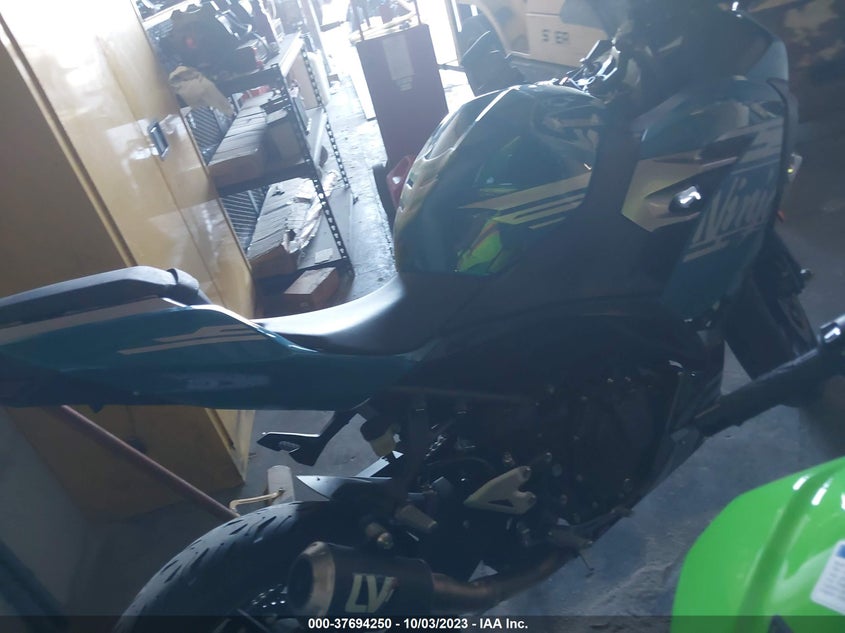 VIN JKAEXKG10MDAA1037 2021 KAWASAKI EX400