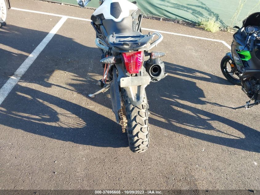 2011 TRIUMPH MOTORCYCLE TIGER 800XC ABS SMTE06BF4BJ494873